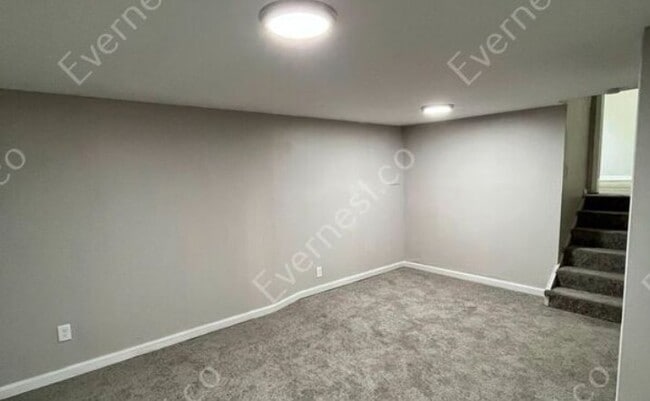 Photo - 547 Richards Rd