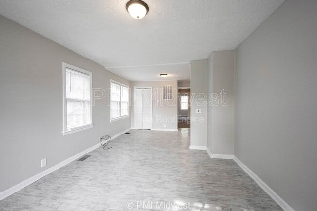 Photo - 270 S Lasalle St