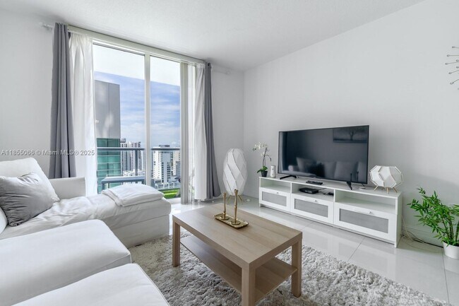 Building Photo - 185 SW 7th St Unit 2808 Rental