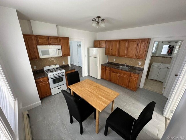 Building Photo - 111-10 14th Ave