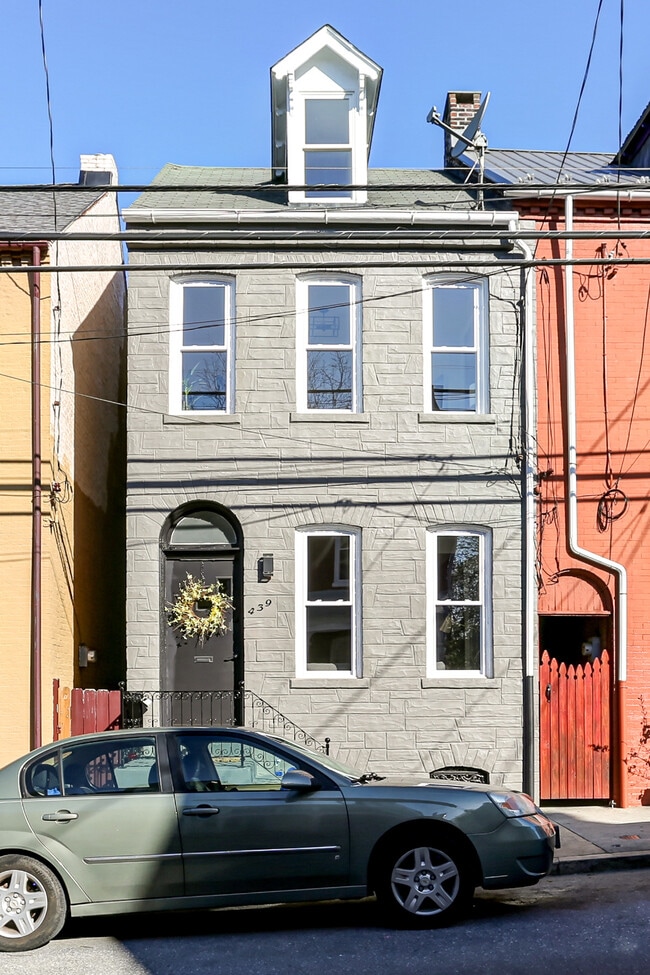 Photo - 439 W Vine St Townhome