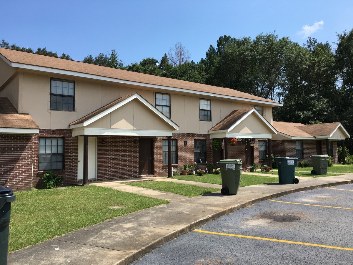 Chickasaw Apartments - Chickasaw Apartments
