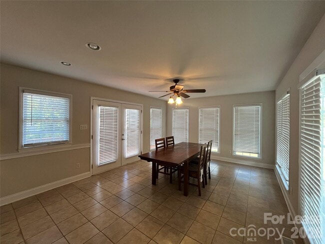 Photo - 1120 Hensley Rd