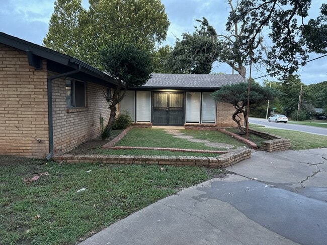 Photo - 1700 N Alexander Ln