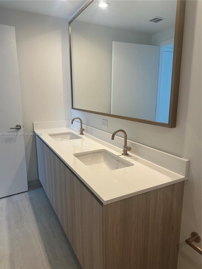 Photo - 77 SE 5th St Unit 2514