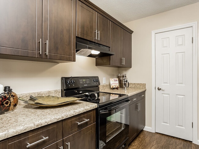 Tuscany Pointe at Somerset Place Apartment Homes