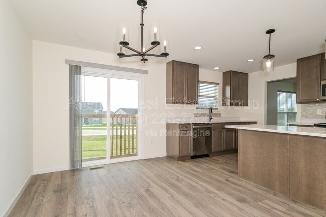 Photo - 6 Snowdrop Ct