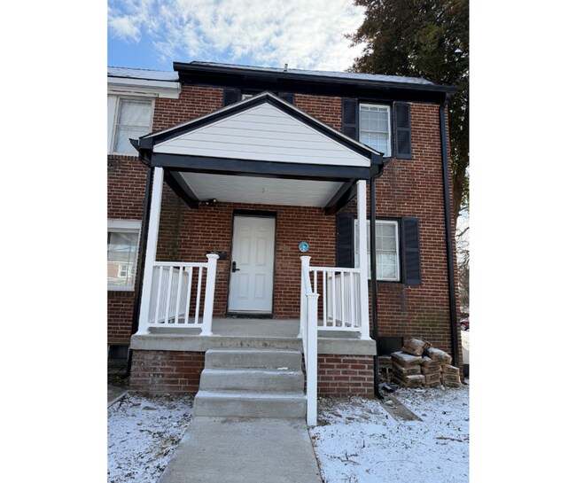 Building Photo - 101 Edgewood St Unit 1A AVAILABLE W/BATH $850