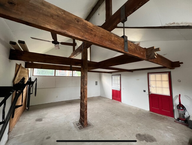Building Photo - 134 Waverly Ct Unit Garage Rental