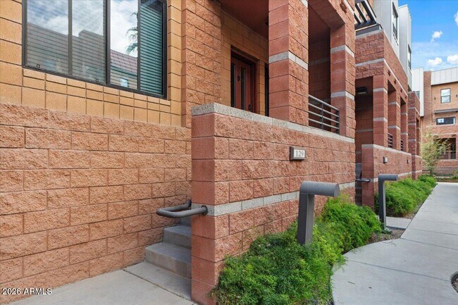 Photo - 330 S Farmer Ave