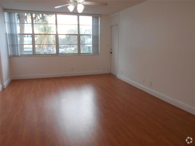 Building Photo - 2761 Taft St Unit 207 Rental