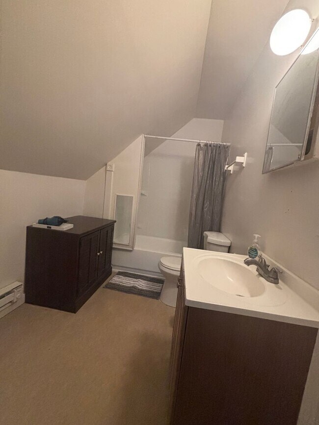 Photo - 11710 Buckingham Ave Unidad Third Floor