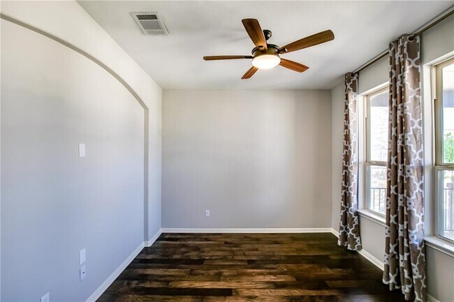 208 La Grotta Ln