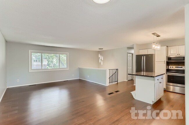 Photo - 6865 Buckingham Rd