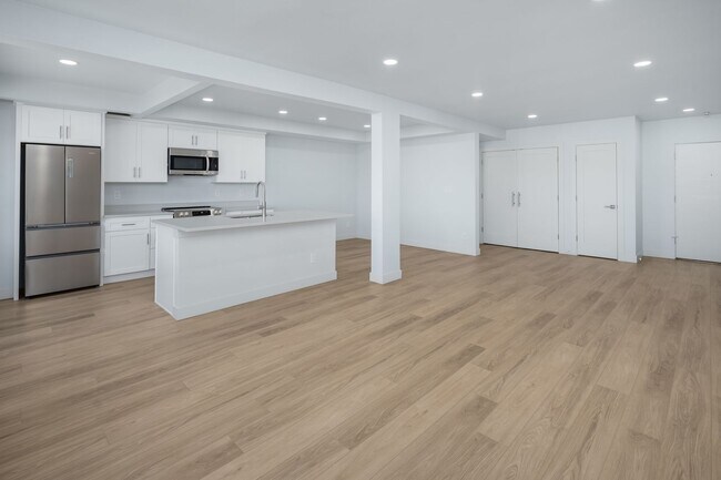 Photo - 2567-2569 13th W Unit 2567.5