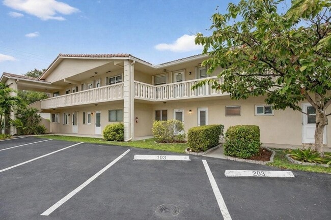 Building Photo - 2115 NE 42nd Ct Unit 103N