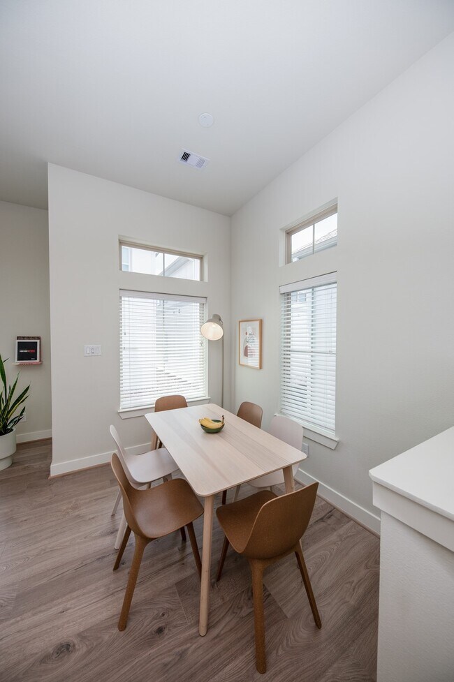 Photo - 5209 Allen St