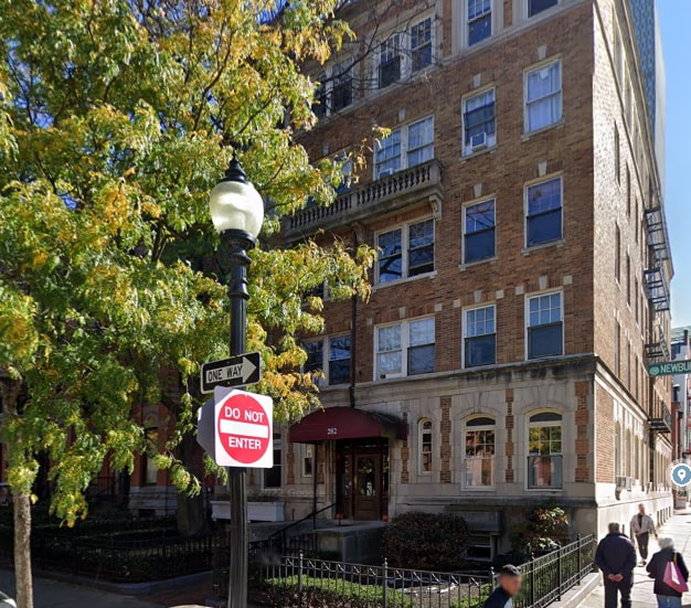 Photo - 282 Newbury St Unidad 14