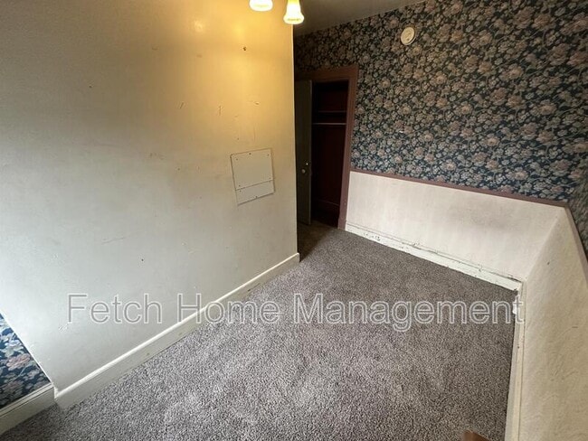 Photo - 911 E King St