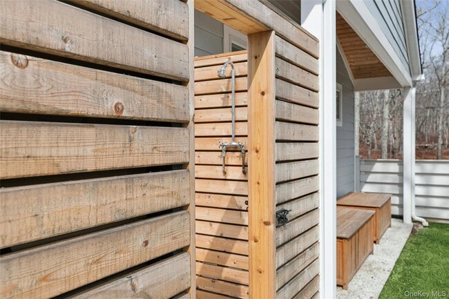 Photo - 6 W Landing Rd