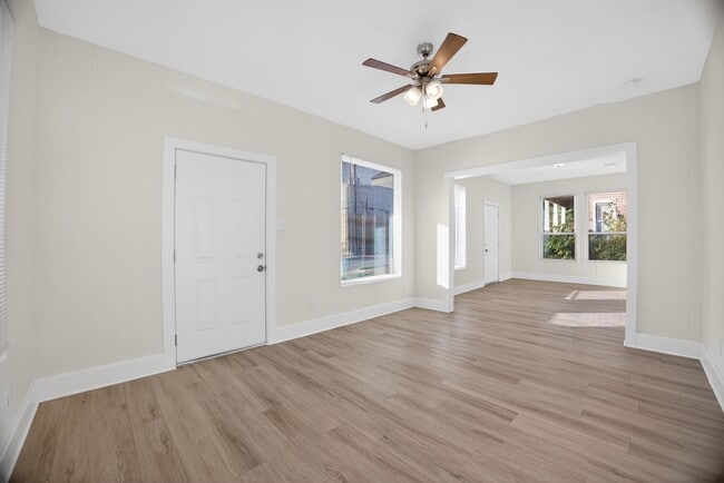 Photo - 304 W Vulcan St