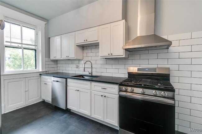 Photo - 4166 Russell Blvd