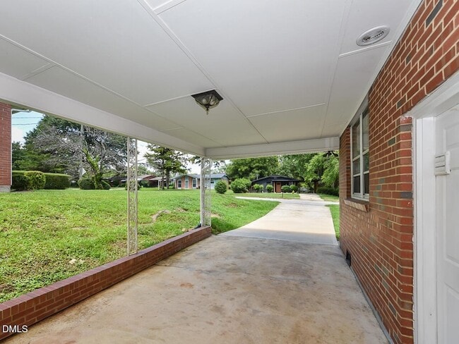Photo - 852 Hadley Rd