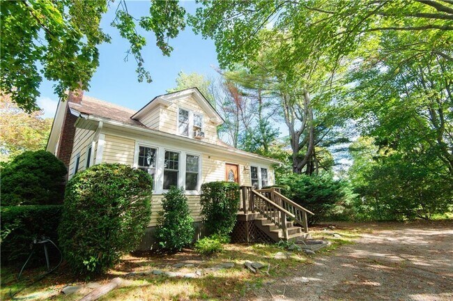 Photo - 556 E Main Rd