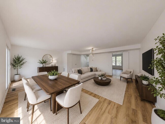 8105 Kenova Ln