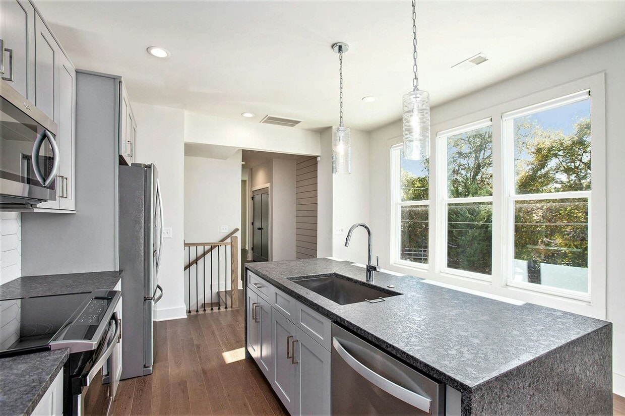 Photo - 1350 May Ave SE, Unit 1