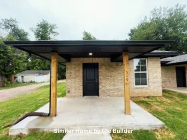 Building Photo - Move-In Ready 2-Bed Duplex – Bright, Modern, and Perfect for Pets!