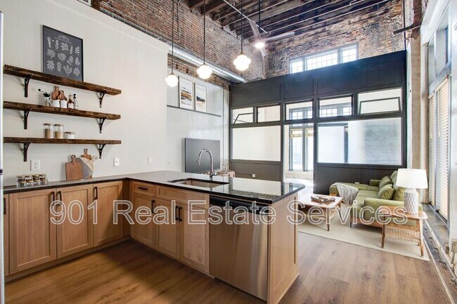 Building Photo - 124 Monroe Ave Unit #206