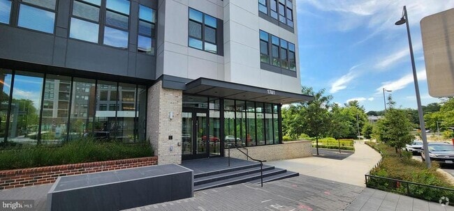 Building Photo - 1761 Old Meadow Rd Unit 311 Rental