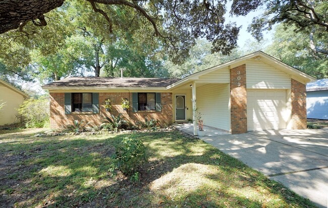 Building Photo - Central Niceville Location Rental