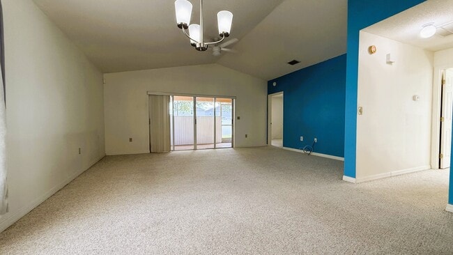 Photo - 260 Lake Suzanne Dr
