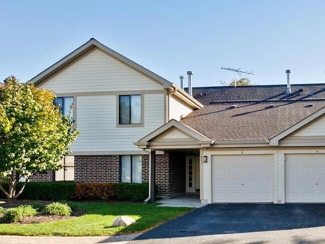 Building Photo - 867 E Carriage Ln Rental