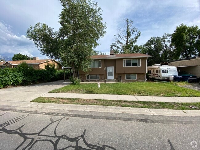 Building Photo - 95 W 8710 S Rental