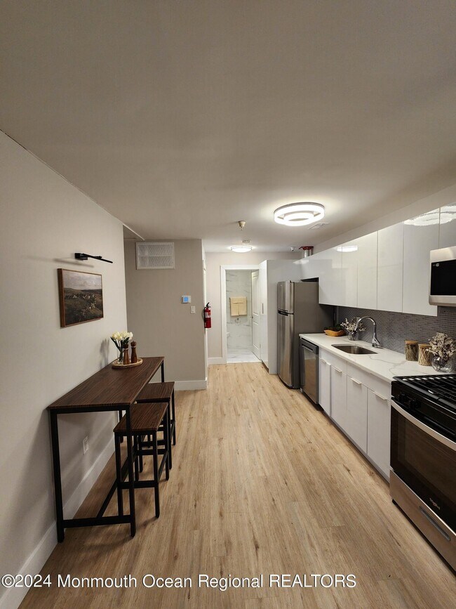 Photo - 3 N American Dr