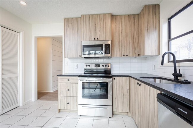 Photo - 1601 Walker St SE