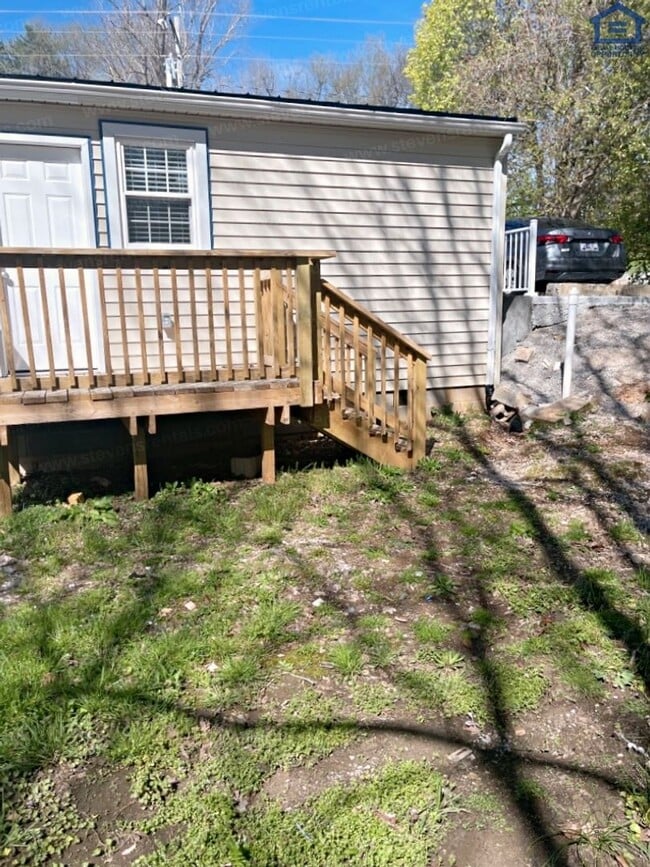 Photo - 107 Walker St