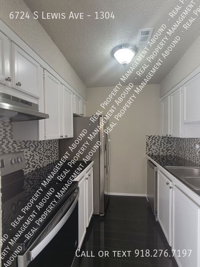 Building Photo - 6724 S Lewis Ave