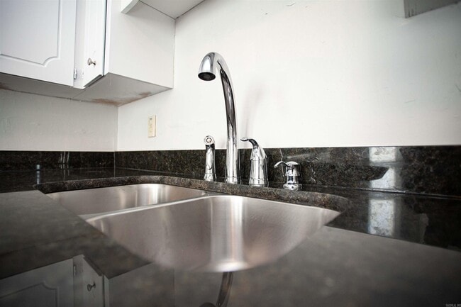 Photo - 2000 Lessel Dr