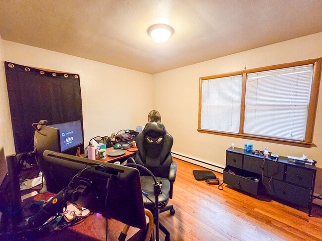 Building Photo - 913 High St Unit #3