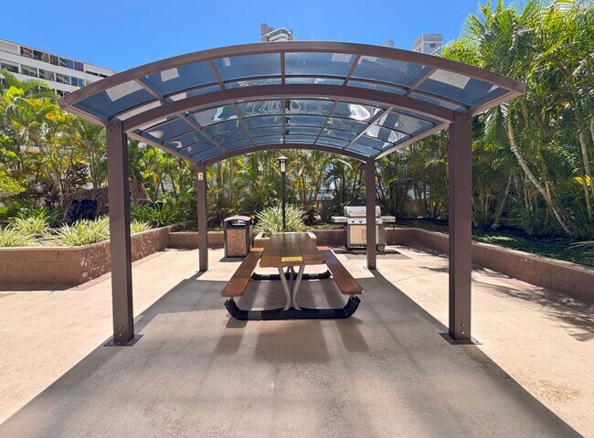 Photo - 411 Hobron Ln