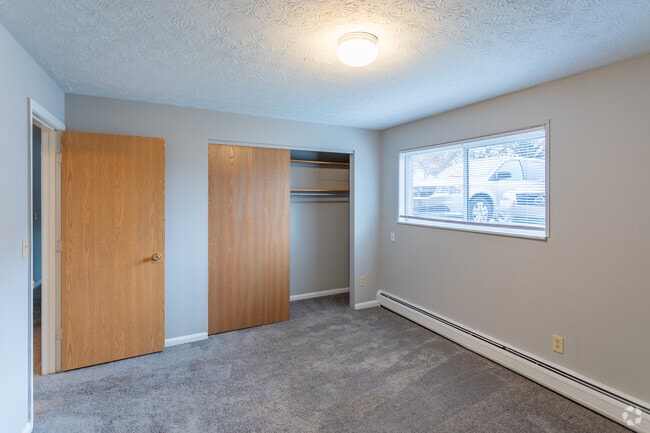 2 BR, 1BA - 1,000 SF