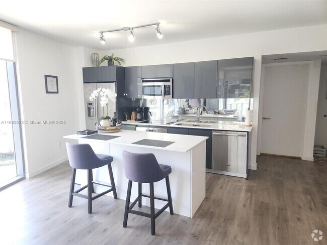 Building Photo - 31 SE 6th St Unit 1701 Rental