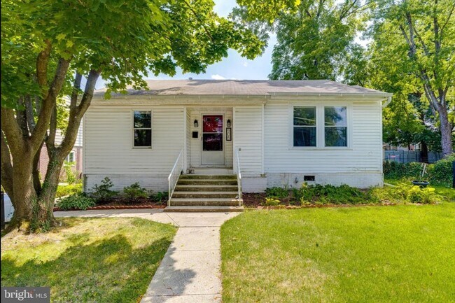 Building Photo - 905 Regester Ave