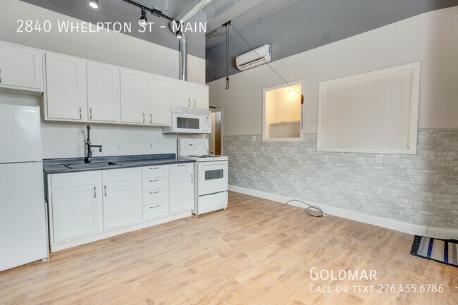 Photo - New Listing in Ford City Unité Main