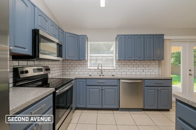 Photo - 1290 Godfrey Ave