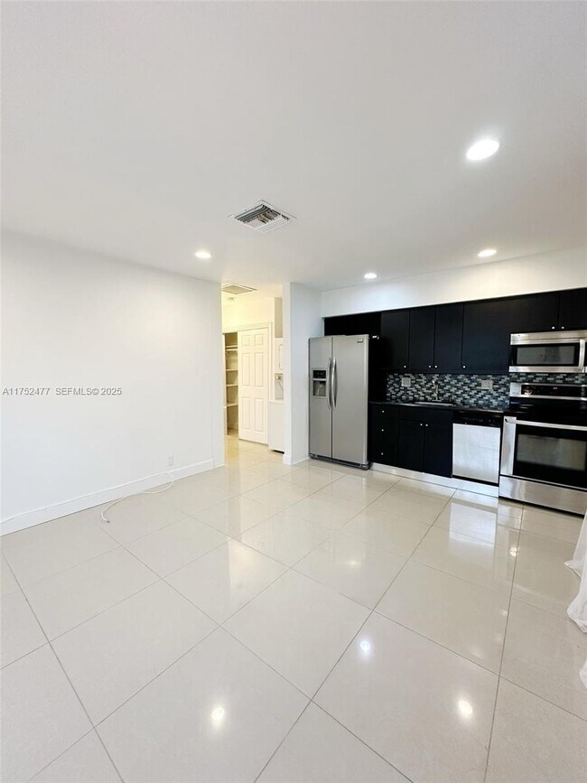 Photo - 317 Hendricks Isle Unit 1